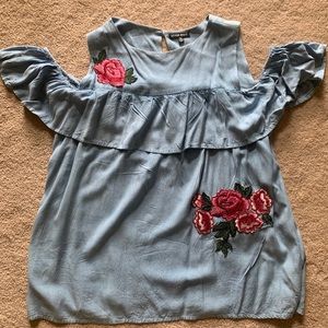 Women’s cold shoulder top